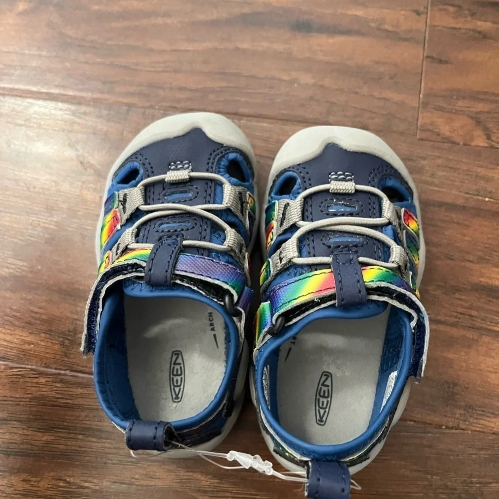 NWOT Keen Knotch Creek Rainbow Strap Navy ShoesUnisex Size 5